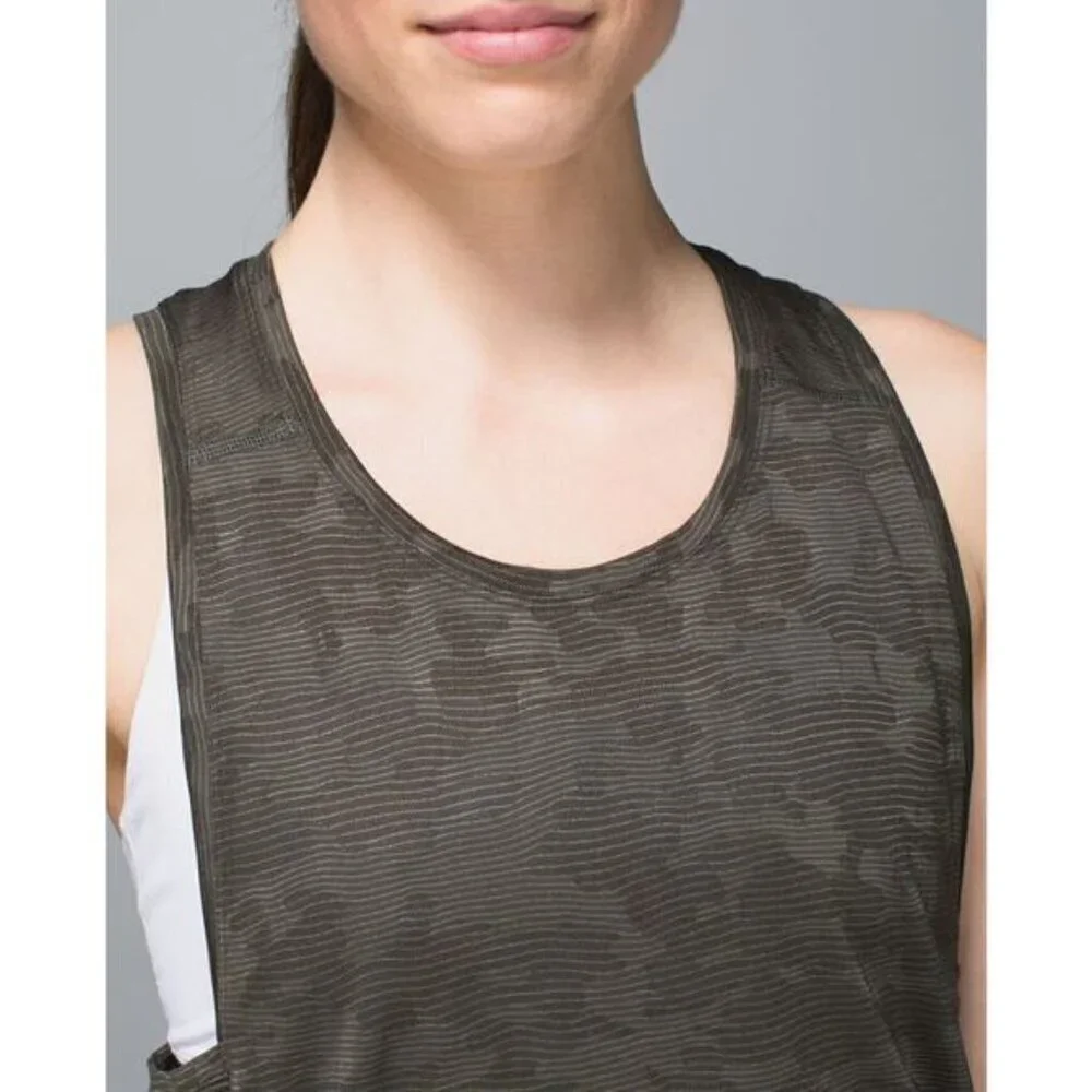 Lululemon Run For Days Tank in Deep Camo Size 4